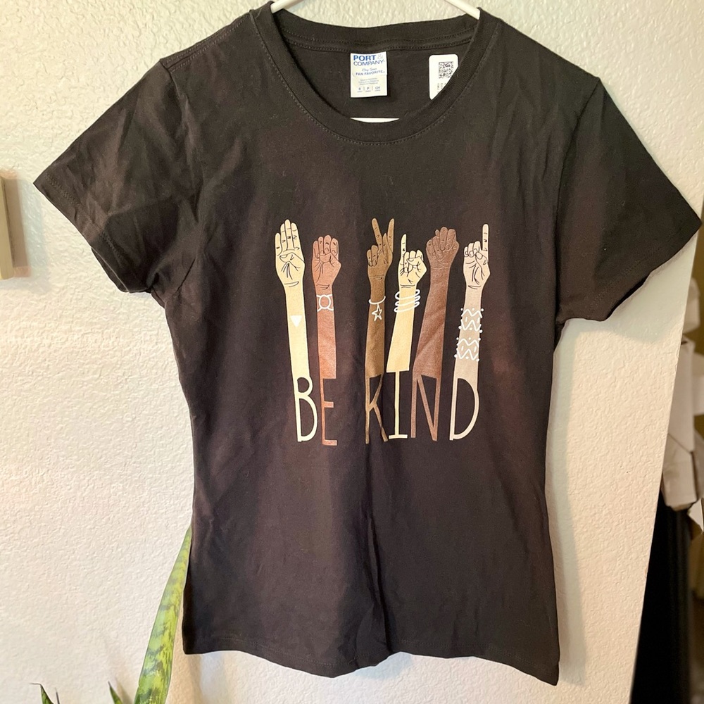 BE KIND t-shirt in ASL. ✋